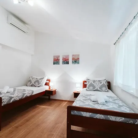 Aparthotel Irish Centre 3*